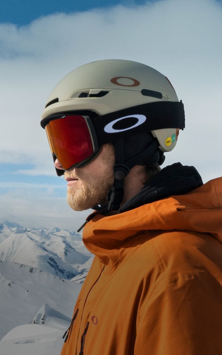 DRAW YOUR LINE Colby Stevenson Discover the Oakley Snow Collection.