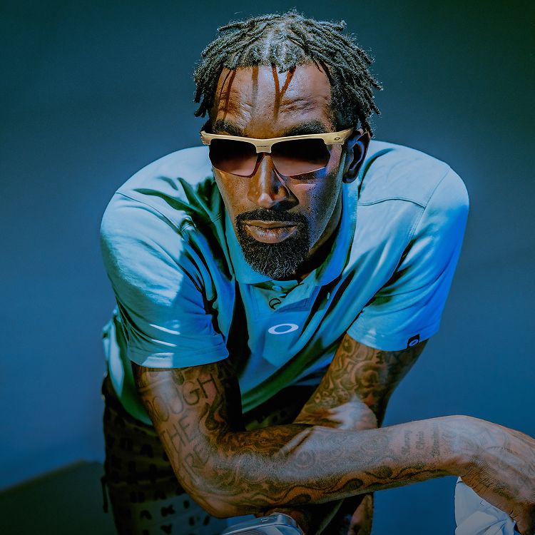 ERSTELLE DEIN UNVERWECHSELBARES MODELL J.R. Smith trägt Bisphaera™ 
