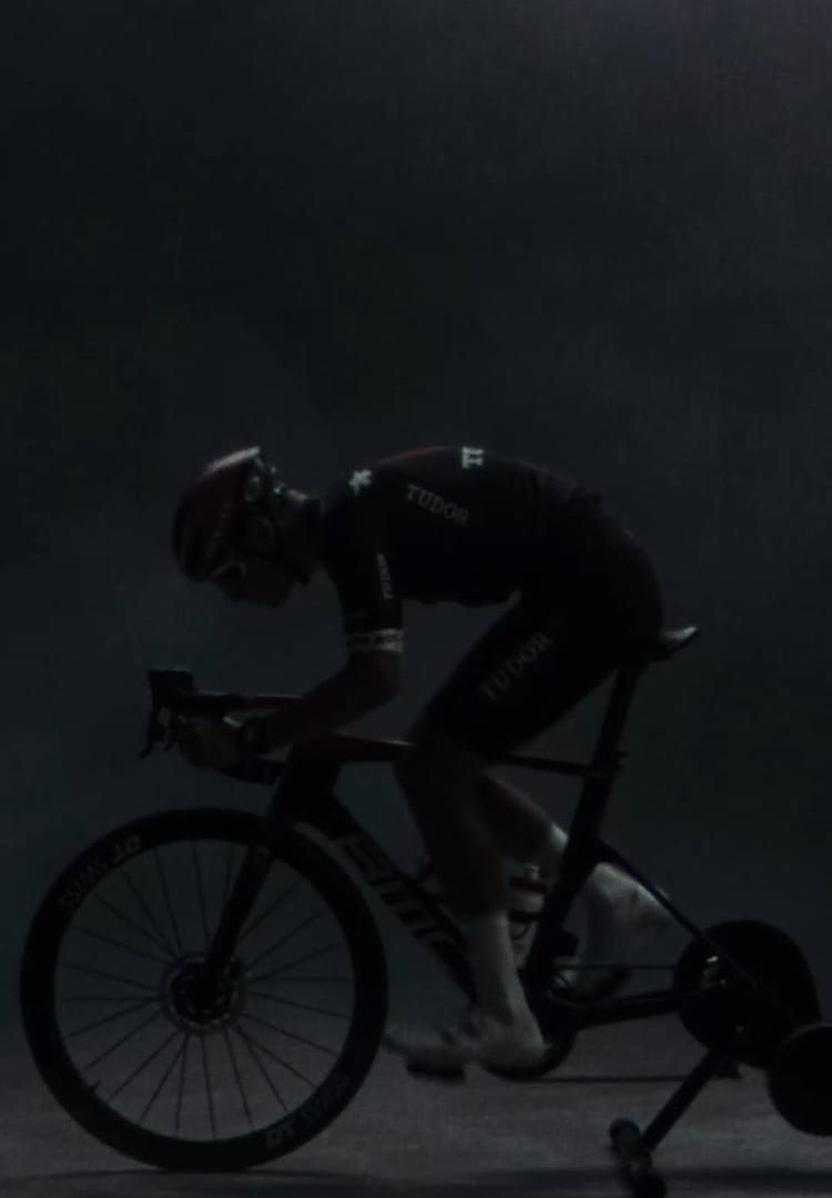 Oakley Bike Eyewear & Cycling Gear | Oakley® JP