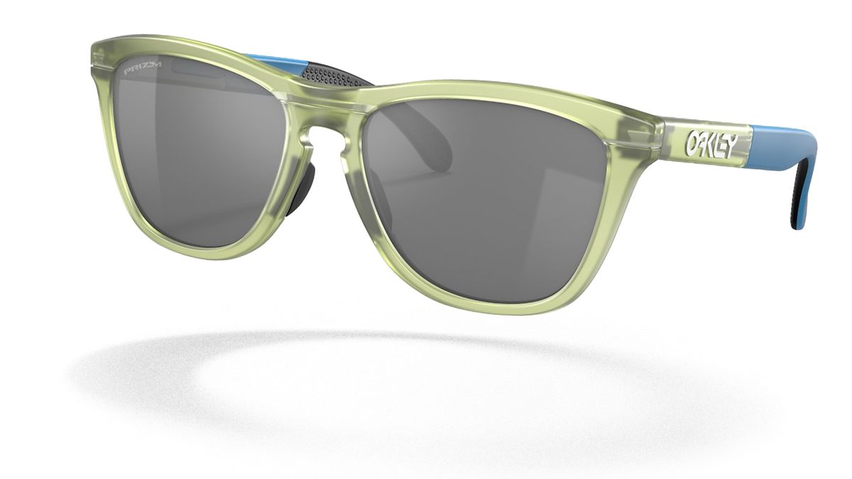 Oakleyサングラス、アパレル、アクセサリー | Oakley® 日本