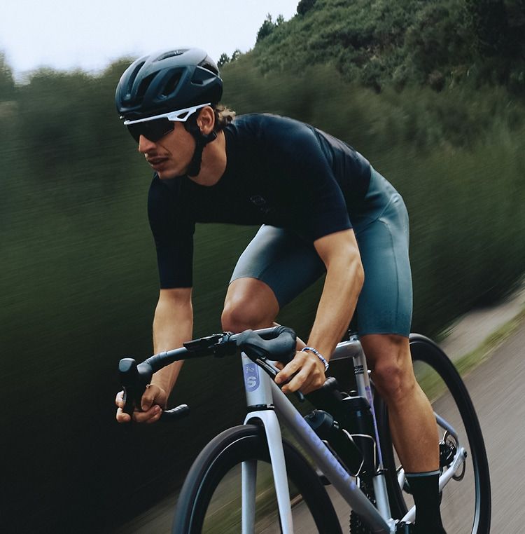 ROAD A range of gear ready to tackle your next ride. So when the going gets tough, you’ll be tougher. 