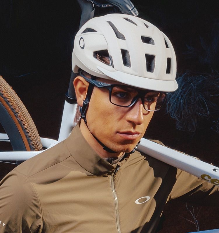 BUILT FOR SPORT, IDEAL FOR EVERYDAY LIFE  Discover a range of Oakley eyeglasses. 