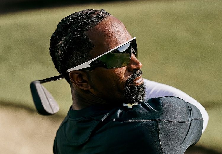 VIVI IL GOLF CON UNA NUOVA PROSPETTIVA Campo visivo più ampio, comfort prolungato e Athletic Intelligence: scopri i Performance AI glasses per chiricerca il massimo delle prestazioni.