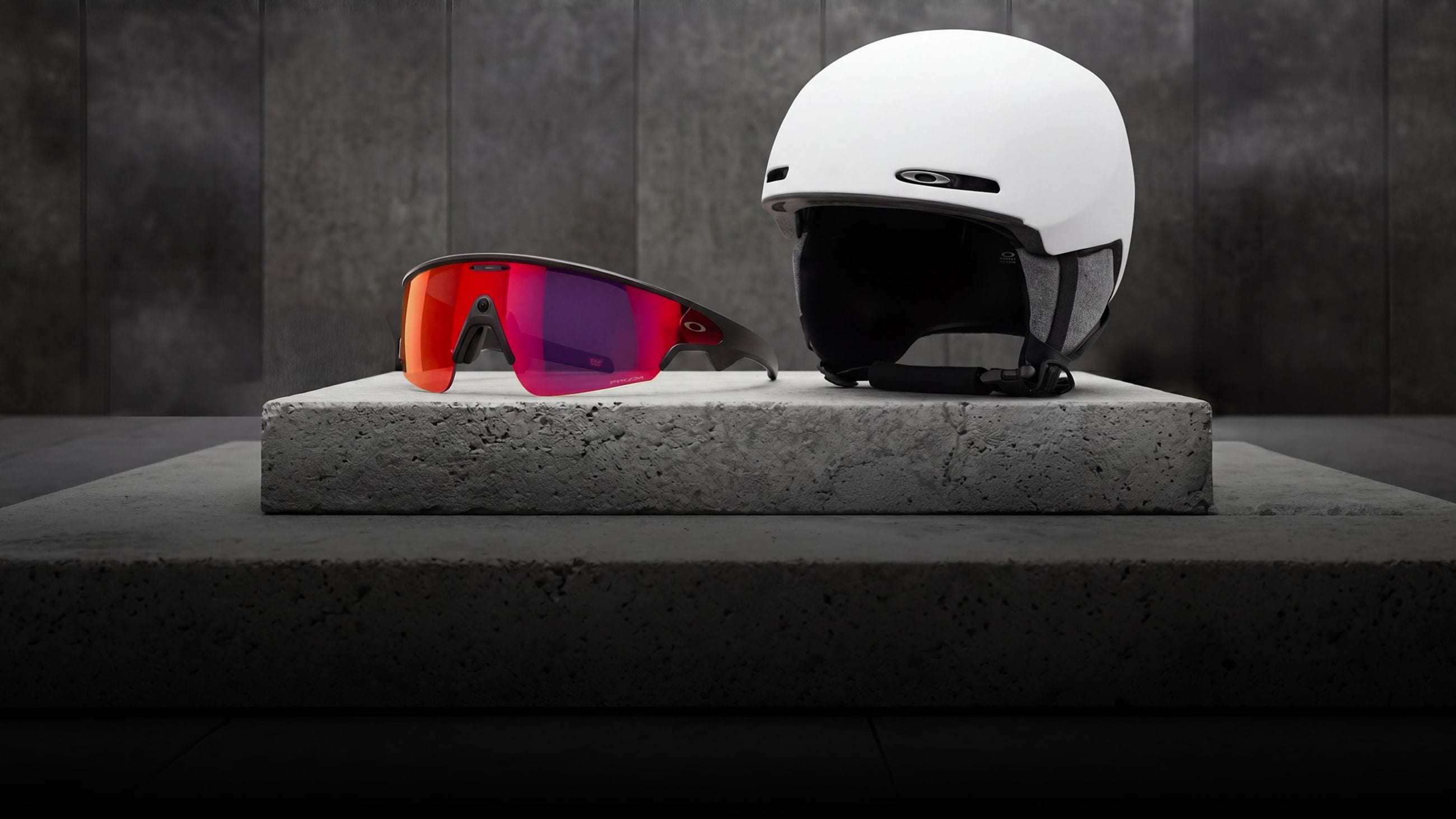 UNLOCK 20%* OFF  </br>APPAREL & ACCESSORIES  </br>WITH OAKLEY META
